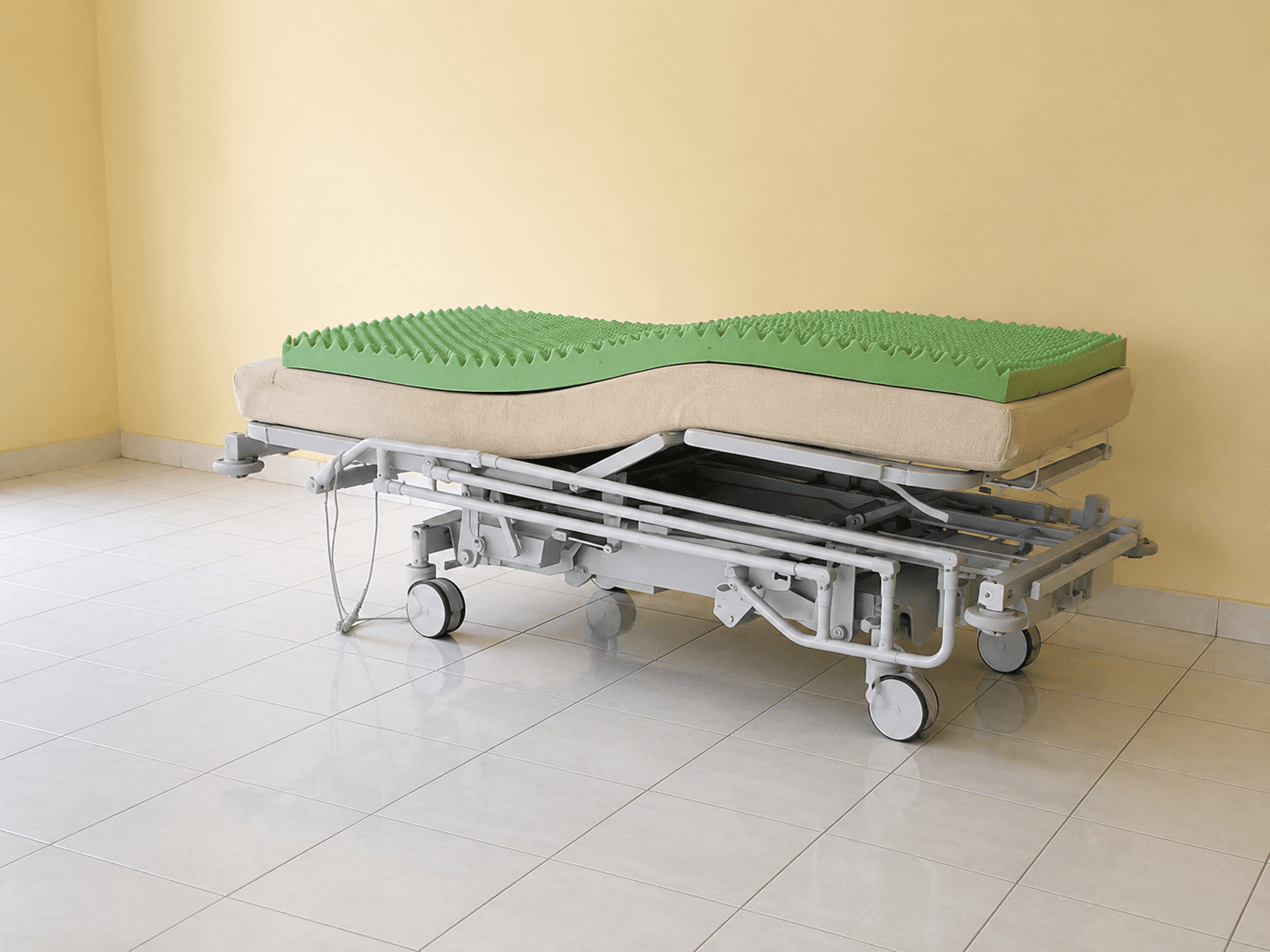 Adjustable home care hospital bed with mattress